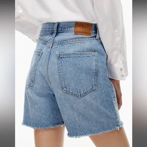 NWT Denim Forum - ARITZIA - “The Boyfriend Loose Mid Thigh Short”